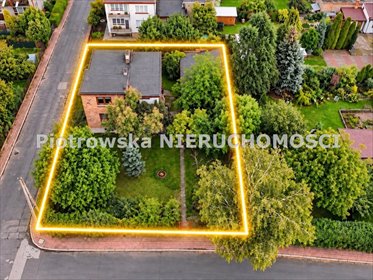 Polecam dom 140 m² z dużą działką i dodatkowymi budynkami dom Sieradz