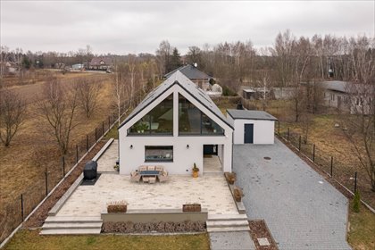 Nowoczesny dom typu „stodoła” 220 m2, gotowy do zamieszkania dom Rasztów, Ogrodowa
