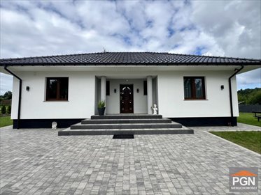 Nowoczesny dom 100 m2 z tarasem i ogrodem. dom Wisełka