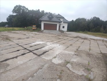 Przestronny dom 540 m2 z dużym terenem i stawem dom Jaracz