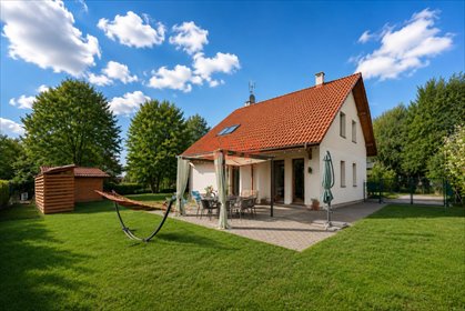 Przestronny dom z ogrodem, 5 sypialniami, gotowy do zamieszkania. dom Chrząstawa Wielka, Tulipanowa