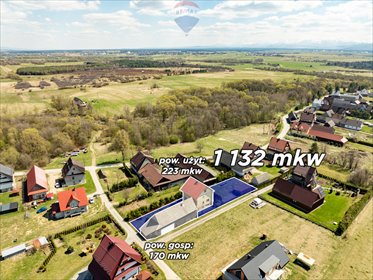 Przestronny dom z potencjałem inwestycyjnym i dużym budynkiem gospodarczym dom Lipnica Wielka