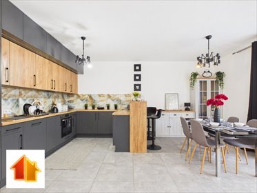 Komfortowy segment 137m² z 4-5 pokoi, balkon, wyposażenie dom Marki, Błękitna