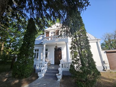 Urokliwy dworek z balkonem i garażem w Legionowie dom Legionowo, Mazowiecka