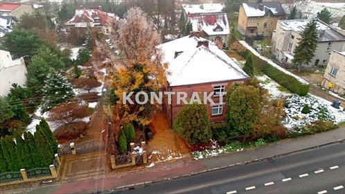 Dom z potencjałem, 8 pokoi, garaż, duża działka dom Chełmek, Piastowska