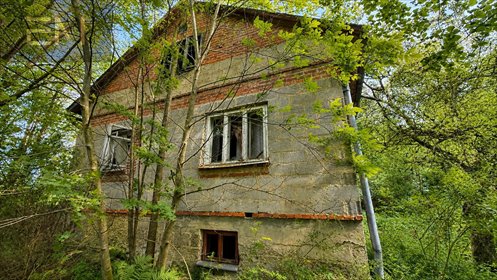 Urokliwa działka z domem do remontu, spokój i natura dom Pstrągowa