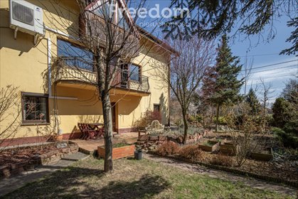 Przestronny dom 8 pokoi z 2 kuchniami, garażem i fotowoltaiką dom Lubsza, Brzeska