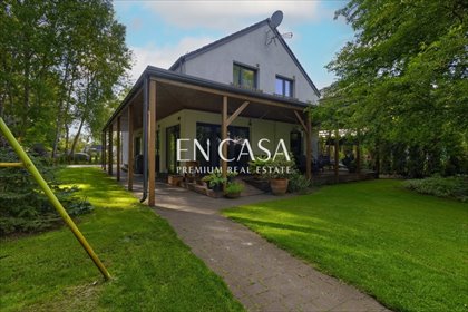 Nowoczesny dom pasywny z własną farmą fotowoltaiczną dom Milanówek, Stokrotki