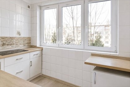Dwupokojowe mieszkanie na Saskiej Kępie z loggią i świetną komunikacją mieszkanie Warszawa, Praga-Południe, Niekłańska