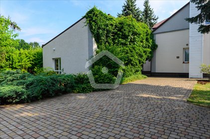 Dom wolnostojący 157m2 z garażem i niezależnym mieszkaniem dom Strażów