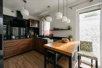 Polecam przestronny dom 162 m² z ogrodem, 5 sypialniami i garażem dom Chrząstawa Wielka, Tulipanowa