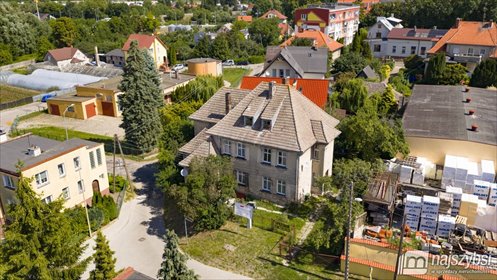 Na sprzedaż przestronny dom 393 m² z trzema niezależnymi mieszkaniami dom Trzebiatów