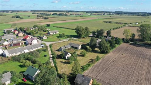 Urokliwe siedlisko z domem do remontu i budynkami - 4263 m² dom Łebki Duże