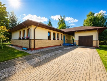 Dom parterowy z kominkiem, ogród i garaż dom Bobrowiec, Bajeczna