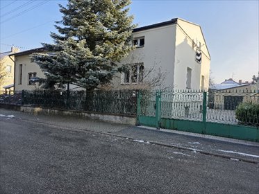 Na wynajem odrestaurowany dom z garażem i dużą działką dom Częstochowa, Tysiąclecie