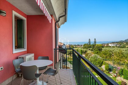 Sprzedam przestronne 170 m² z widokiem na jezioro Garda mieszkanie Garda