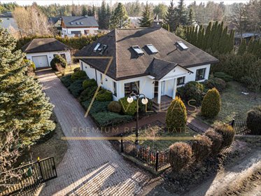 Dom z dużą działką i prywatnym ogrodem - 6 pokoi dom Wolica