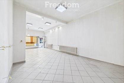 Kamienica w centrum Wadowic z biurami i lokalem handlowym dom Wadowice, al. Matki Bożej Fatimskiej