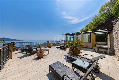 Na sprzedaż luksusowe 40 m² z tarasem nad Garda z widokiem mieszkanie Toscolano Maderno
