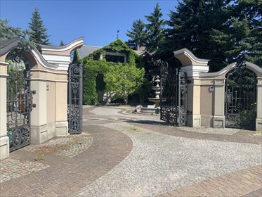 Przestronny dom z oddzielnym mieszkaniem, Złotniki dom Złotniki