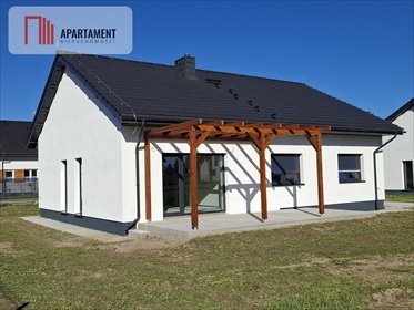 Na sprzedaż nowoczesny dom 102 m² z kominkiem i robotem koszącym dom Toporzysko