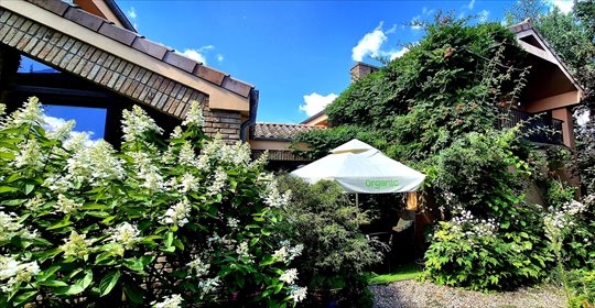 Stylowa willa z ogrodem i jeziorem - 293 m2. dom Chyby, Różana