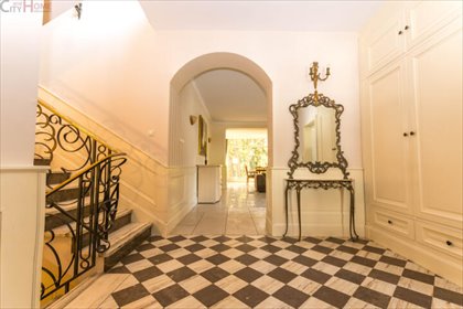 Przestronny dom 330 m2 z sauną i garażem w Łomiankach dom Łomianki