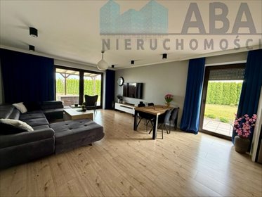 Nowoczesny dom z garażem, ogród i panele fotowoltaiczne dom Rudzica