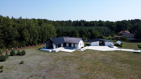 Na sprzedaż przestronny dom 157 m² z garażami w Dąbrówkach dom Dąbrówki