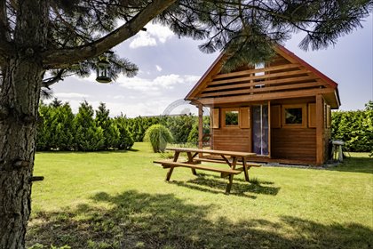 Urokliwy dom z gościnnym domek na 2000 m² działce dom Zastań