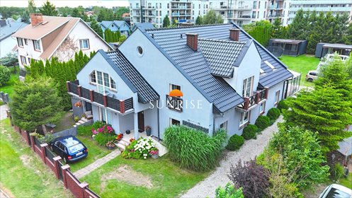 Pensjonat z 15 pokojami i własnym biznesem, 400 m od plaży dom Ustronie Morskie, Kwiatowa