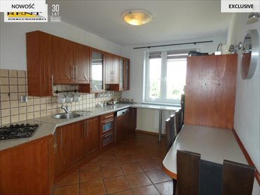 Dwupoziomowe 3-pokojowe mieszkanie z garażem i balkonem mieszkanie Stepnica, os. Osiedle Akacjowe