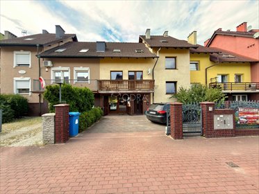 Przestronny dom z 9 sypialniami i wynajmem pokoi. dom Jelcz-Laskowice