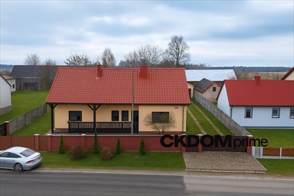 Przestronny dom z basenem i dużą działką 2,5 ha dom Rudki