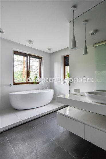 Ekskluzywna rezydencja 460 m² blisko lasu Chojnowskiego dom Borowina, Warecka