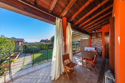 Sprzedam luksusowy apartament z ogrodem i widokiem na jezioro mieszkanie Padenghe sul Garda