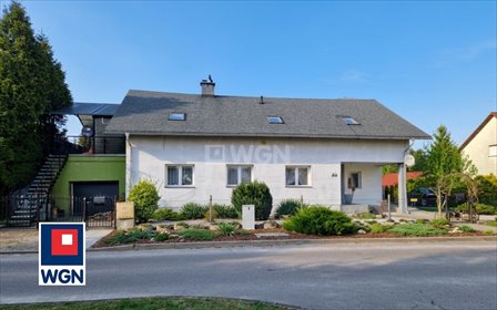 Dwulokalowy dom z tarasami i garażem w Świętoszowie dom Świętoszów, Świętoszów