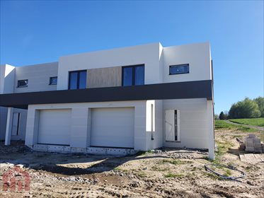 Zapraszam do obejrzenia nowoczesnej szeregówki 113 m² z garażem i ogrodem dom Racławówka