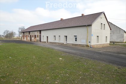 Do sprzedania dom z 2 mieszkaniami i zabudowaniami w Dębie dom Dębie