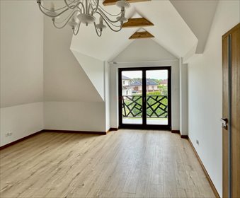 Przestronny dom z ogrodem, garażem i alarmem dom Marcinkowice, Leśna