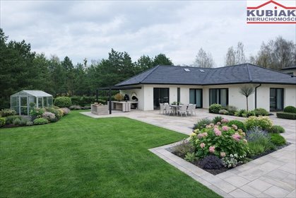 Przestronny dom 293 m² z nowoczesnymi technologiami i dużą działką dom Radonie