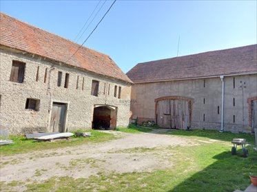 Zapraszam do domu 679 m² z czterema budynkami w Jaroszowie dom Jaroszów
