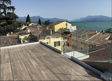 Sprzedam luksusowe poddasze 115 m² z widokiem na jezioro mieszkanie Desenzano del Garda, Desenzano del Garda