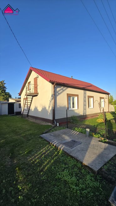 Urokliwy dom z klimatycznymi piecami i dużą działką. dom Sławoszewek, Pogodna
