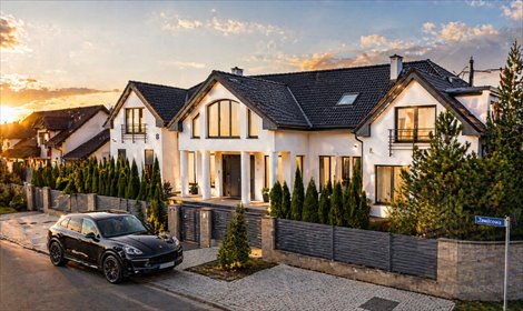 Przestronny dom 437 m² z niezależnym mieszkaniem i garażem dom Dobra