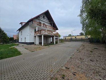Dom 207 m² z dużą działką i garażem w Kolonii dom Kolonia