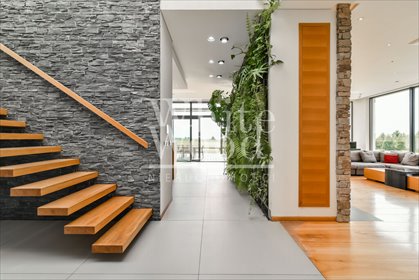 Nowoczesna rezydencja z basenem i panoramicznymi przeszkleniami dom Baldram