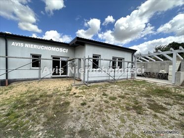 Nowoczesny dom parterowy z dużą wiatą i energooszczędnością dom Świdnica