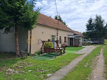 Sprzedam przestronny dom z 2 mieszkaniami i fotowoltaiką dom Bieniów