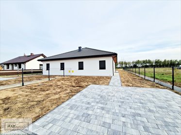 Nowoczesny bliźniak 86 m² w Kochowie, wysokiej jakości, gotowy do własnej aranżacji dom Kochowo